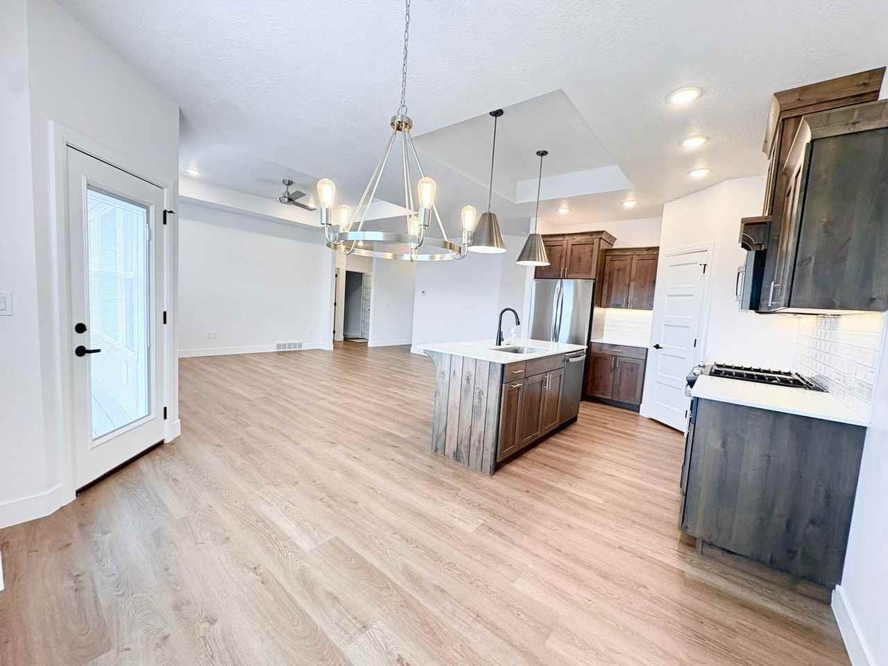 203 N Strathmore Ln Lot 6 - Photo 3 of 39