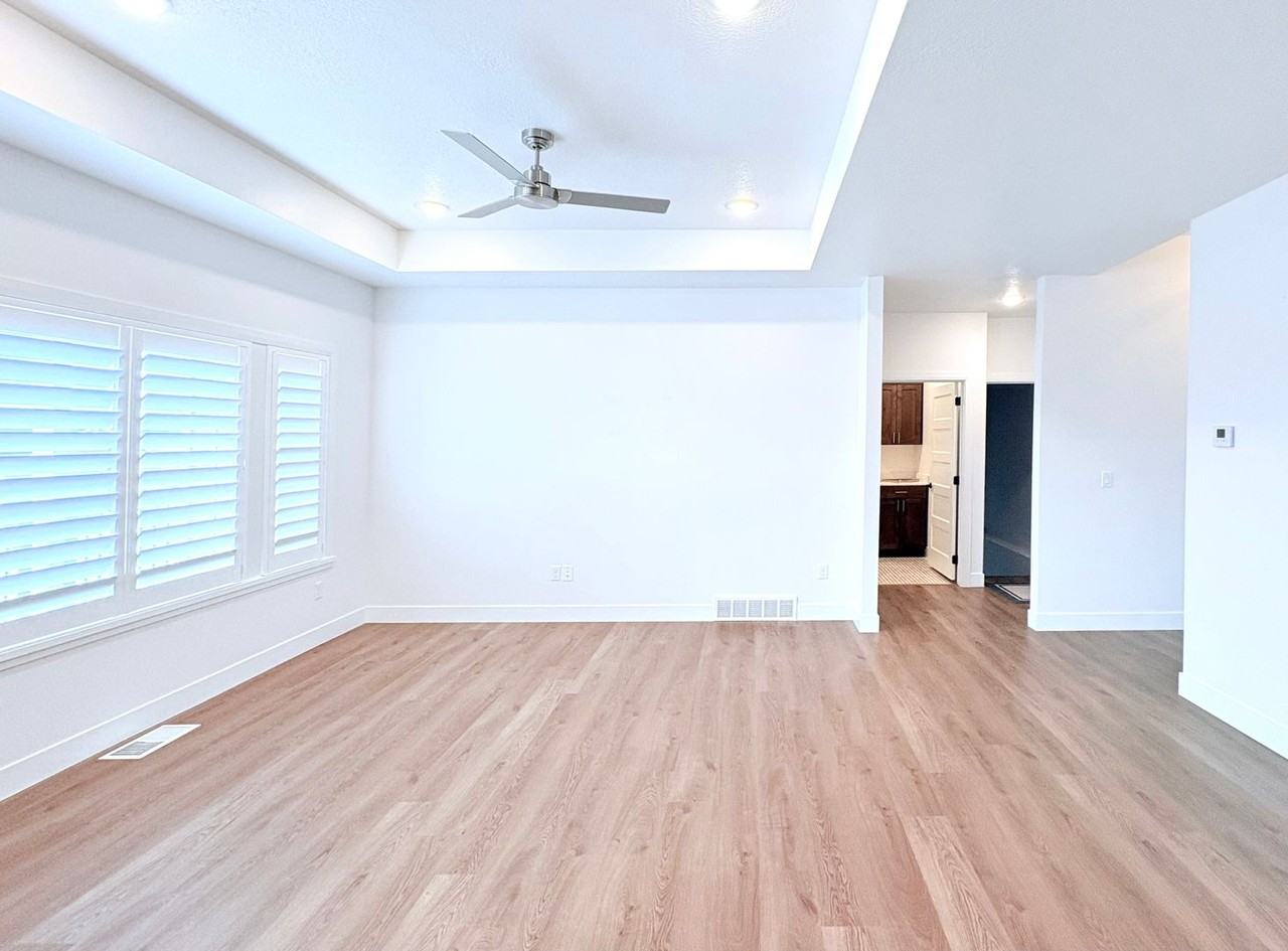 203 N Strathmore Ln Lot 6 - Photo 6 of 39