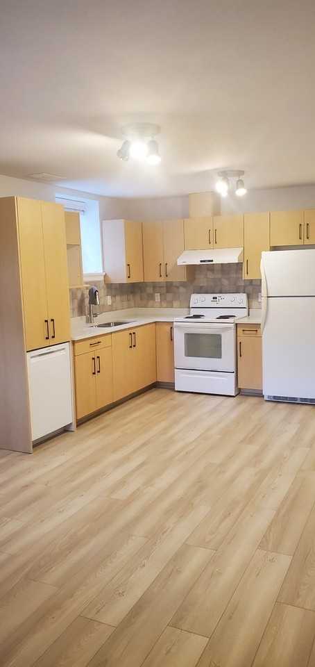 837 Cottonwood Ave - Photo 2 of 21