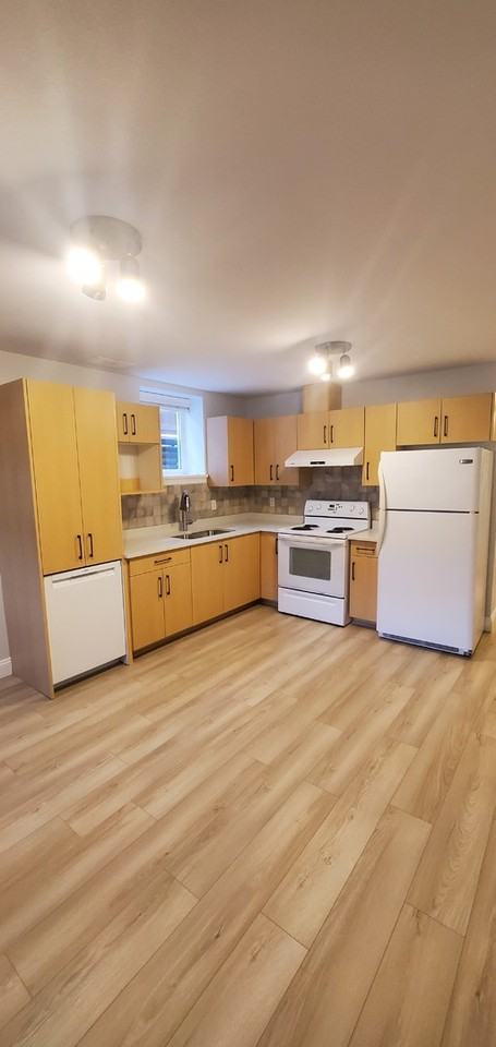 837 Cottonwood Ave - Photo 4 of 21