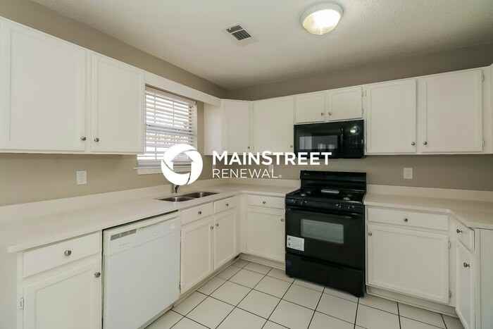 703 Stonebridge Ter - Photo 6 of 17