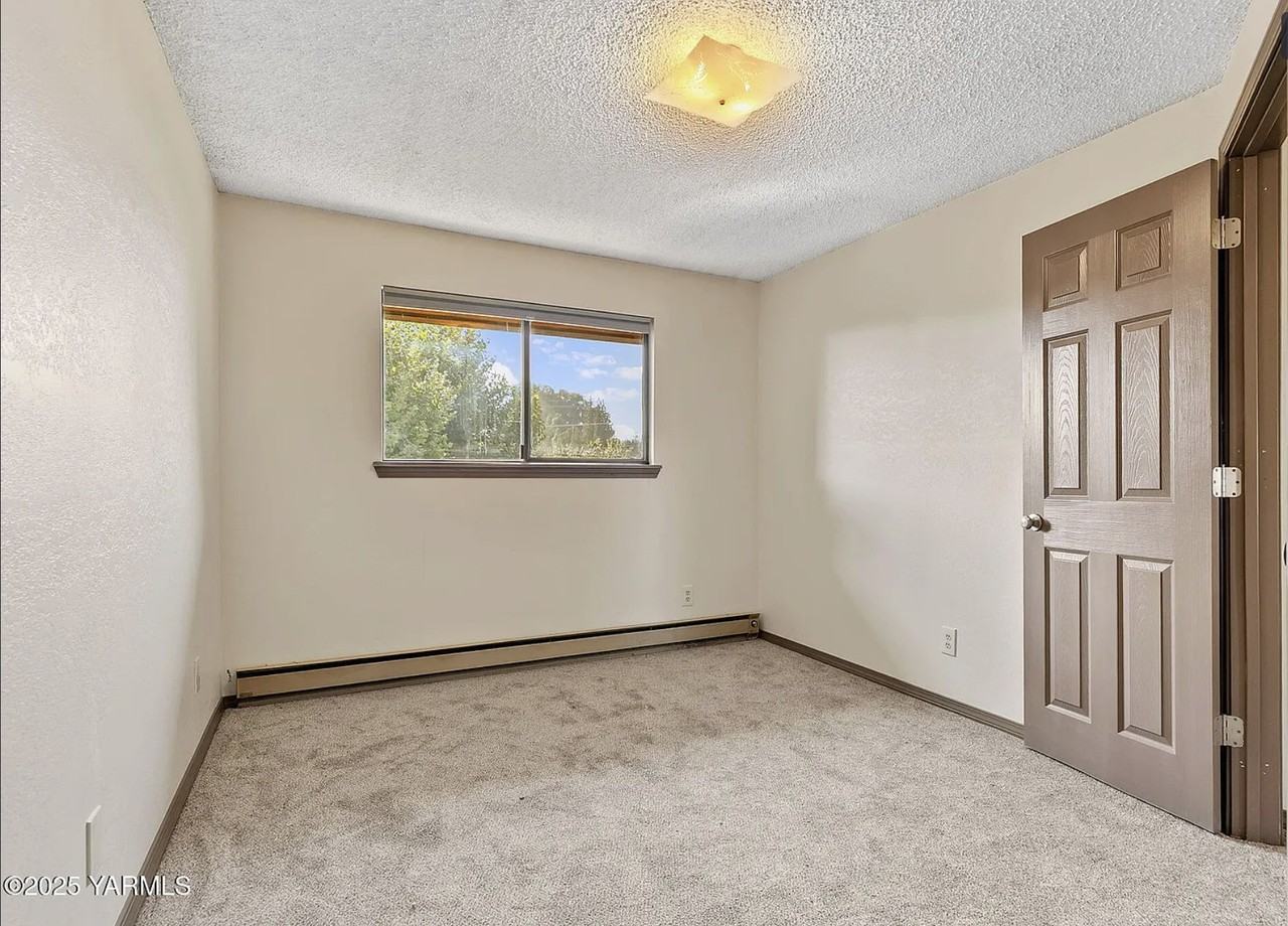 1702 W Prasch Ave #B - Photo 6 of 8