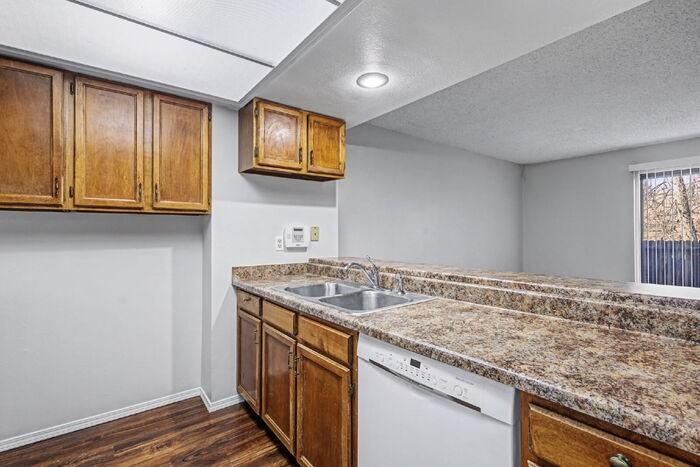 2315 Lexington Village Ln - Photo 6 of 30