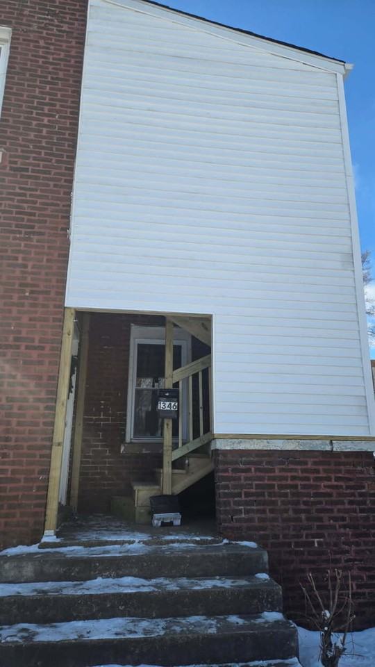 1346 Van Buren St - Photo 2 of 14