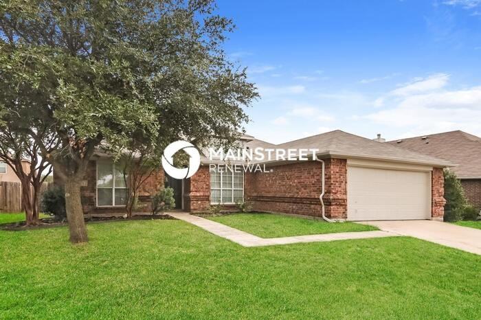 824 Matthew Ln - Photo 2 of 22