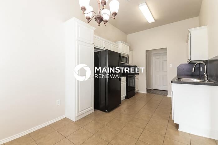 824 Matthew Ln - Photo 5 of 22