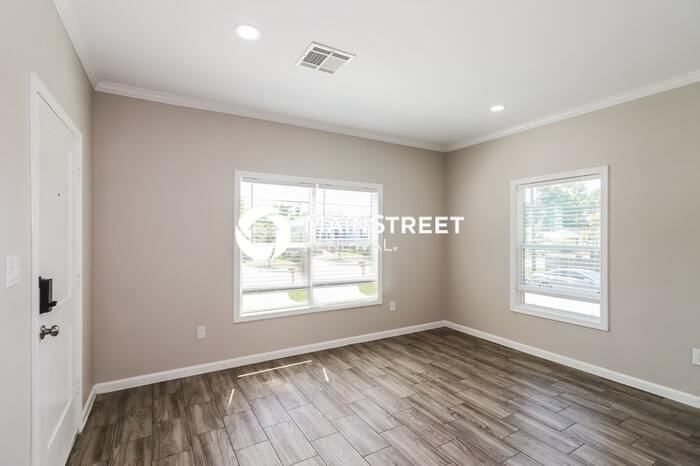 774 Dillard St - Photo 3 of 21