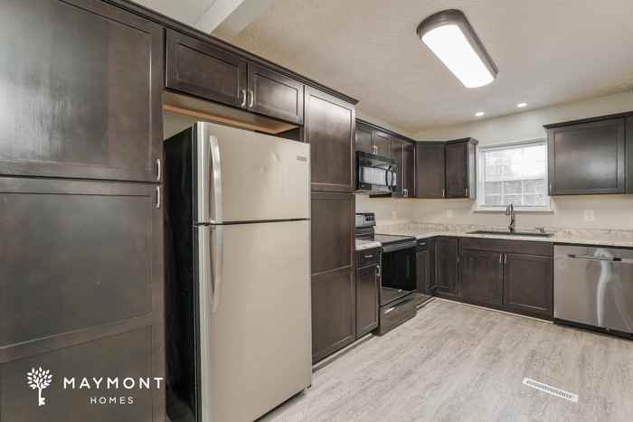 191 Saint Johns Pl - Photo 7 of 15