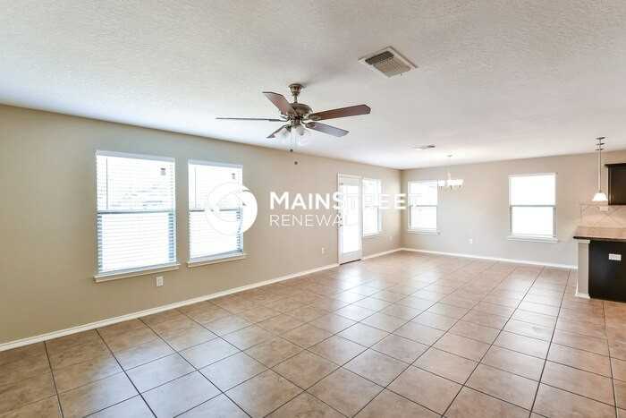 9651 Pleasanton Blf - Photo 4 of 17