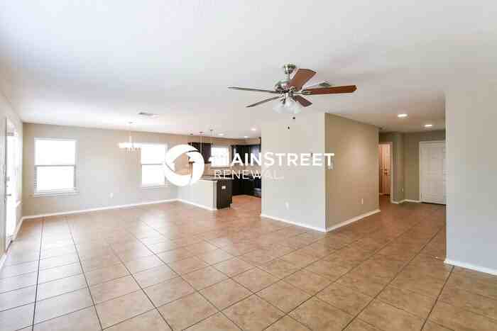 9651 Pleasanton Blf - Photo 5 of 17