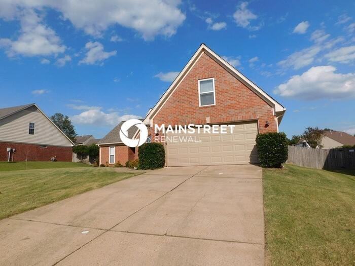 6198 Braybourne Main - Photo 3 of 44