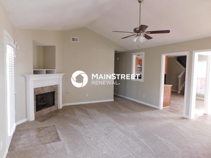 6198 Braybourne Main - Photo 6 of 44