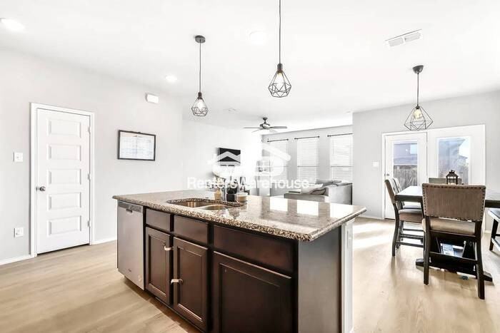 7600 Gangway Dr - Photo 5 of 10