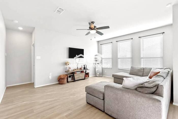 7600 Gangway Dr - Photo 7 of 10