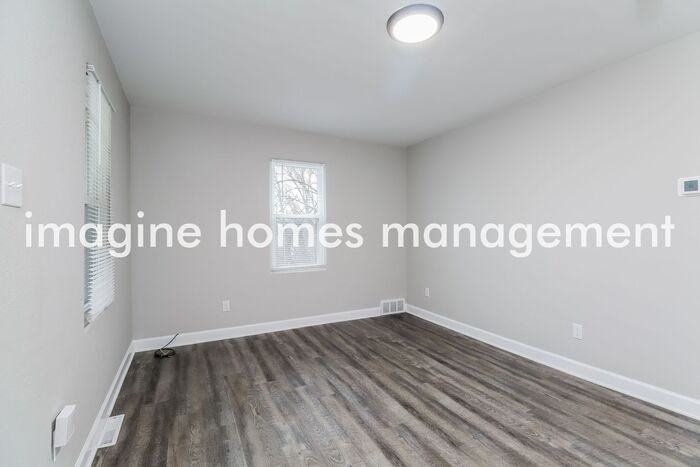 2898 Maple St - Photo 5 of 18