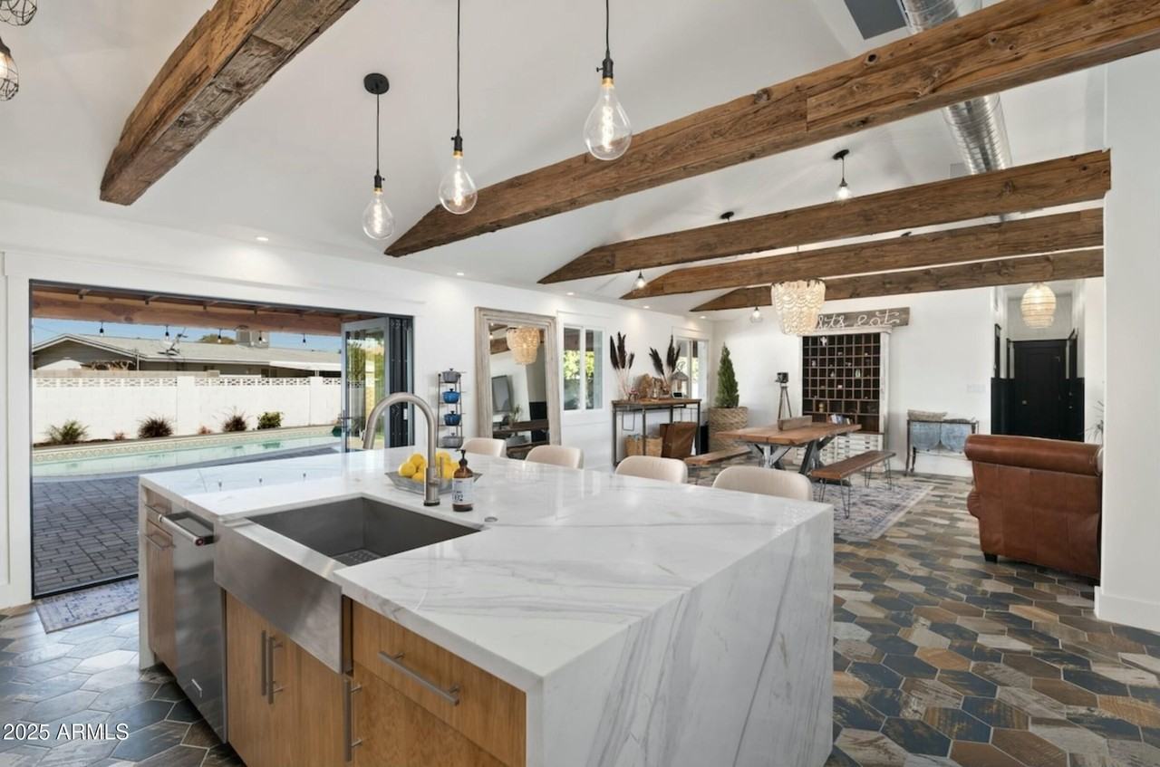 1152 E Malibu Dr - Photo 3 of 34