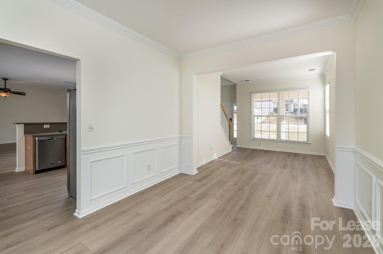 160 Matlen Dr - Photo 4 of 20