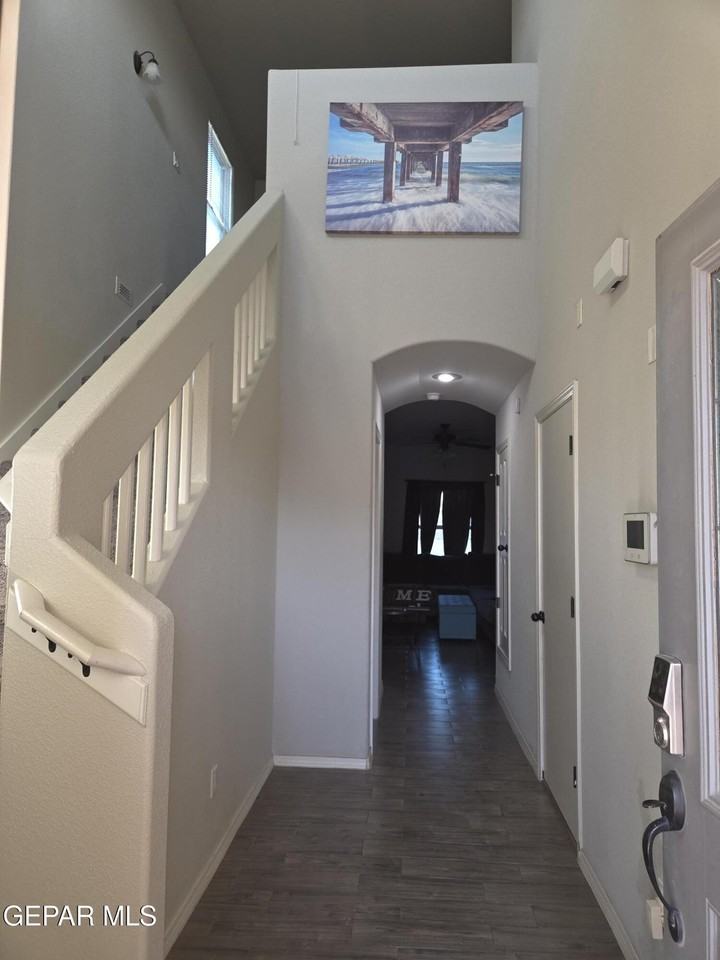 1028 Aeronaut Pl - Photo 3 of 19