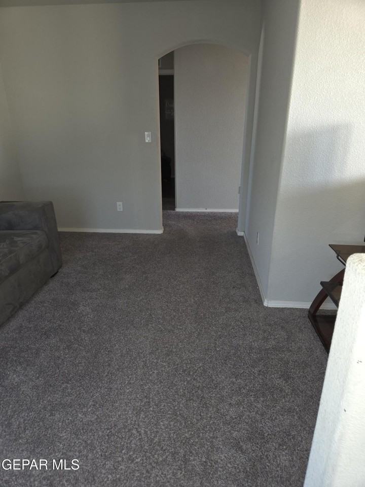 1028 Aeronaut Pl - Photo 5 of 19