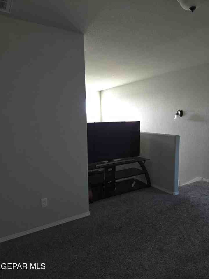 1028 Aeronaut Pl - Photo 6 of 19