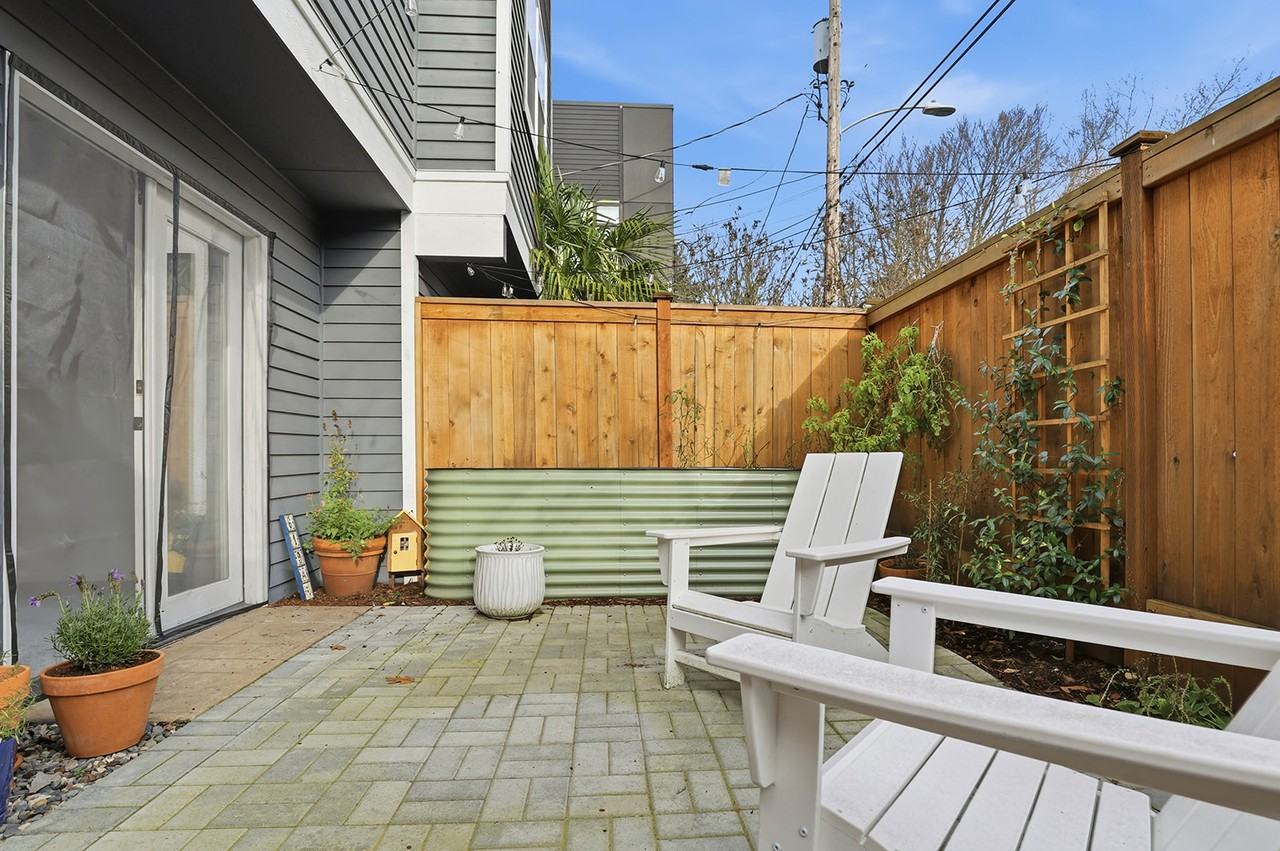 619 Federal Ave E #1 - Photo 3 of 50