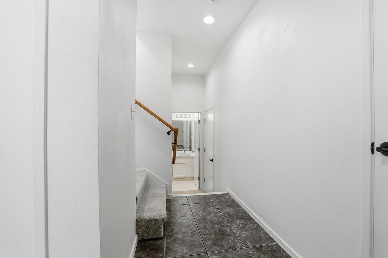 619 Federal Ave E #1 - Photo 5 of 50