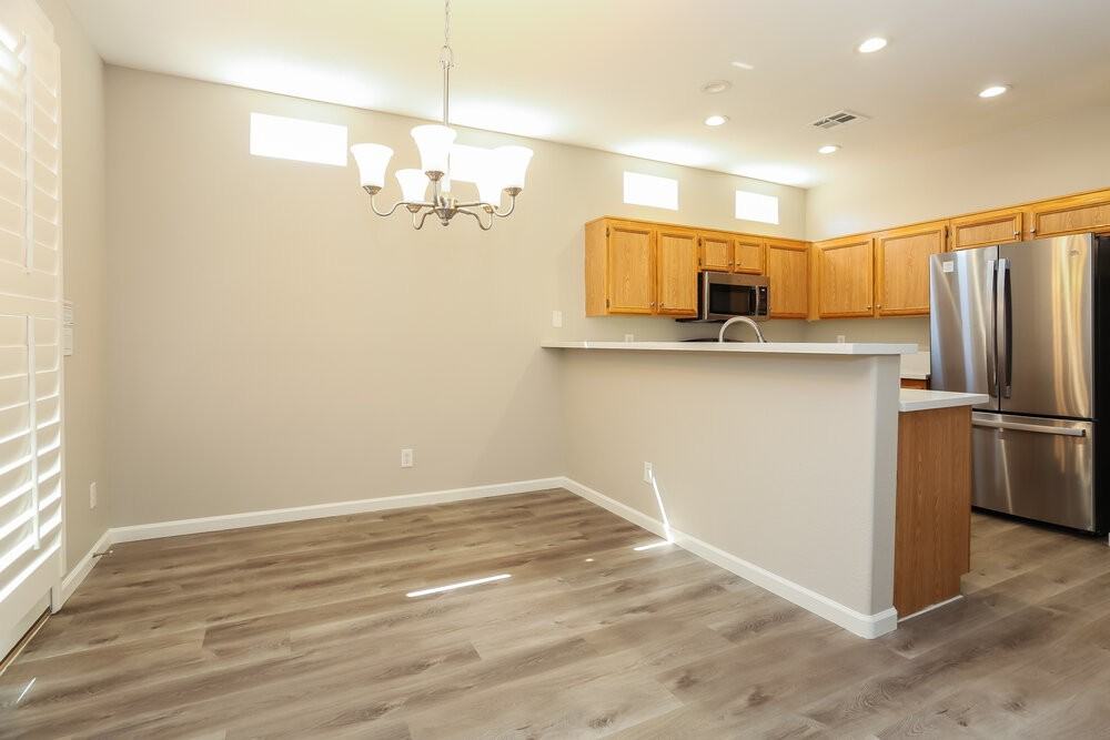 5284 Vine Hill Ct - Photo 7 of 17