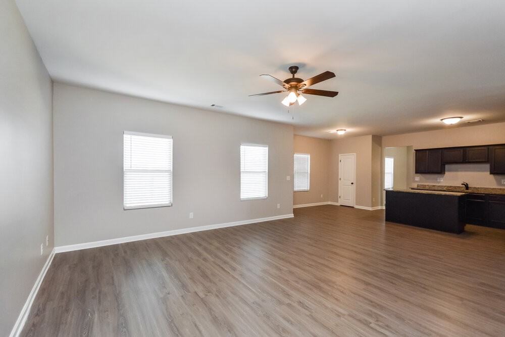 4047 Clay Ct Se - Photo 4 of 17