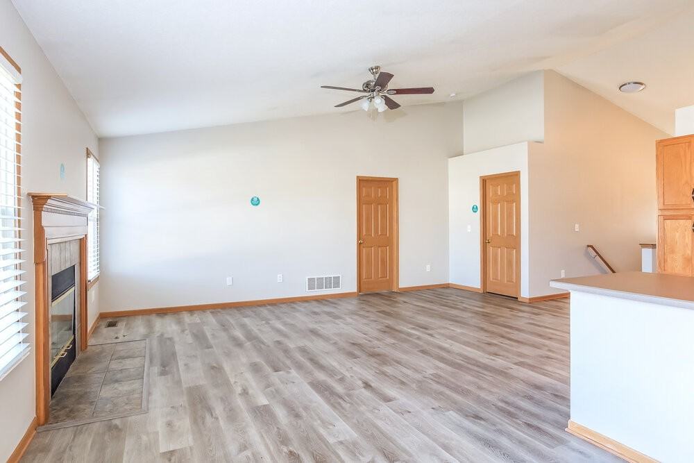 5924 Westbank Dr - Photo 7 of 17