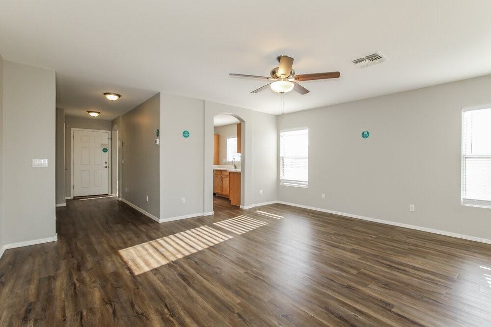 12438 W Willow Ave - Photo 4 of 16