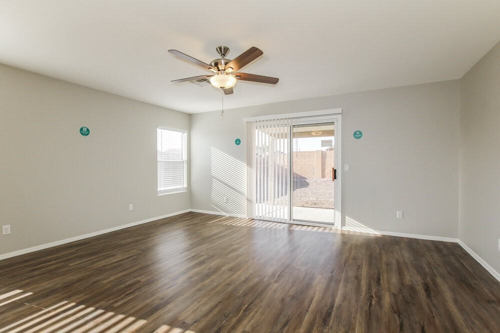 12438 W Willow Ave - Photo 5 of 16