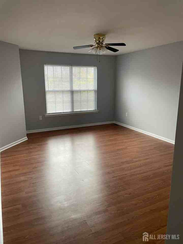 301 Pinelli Dr - Photo 4 of 26