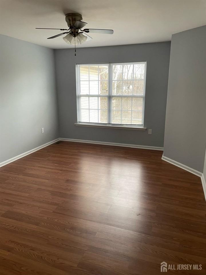 301 Pinelli Dr - Photo 5 of 26