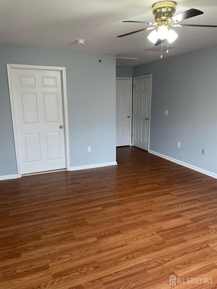 301 Pinelli Dr - Photo 6 of 26