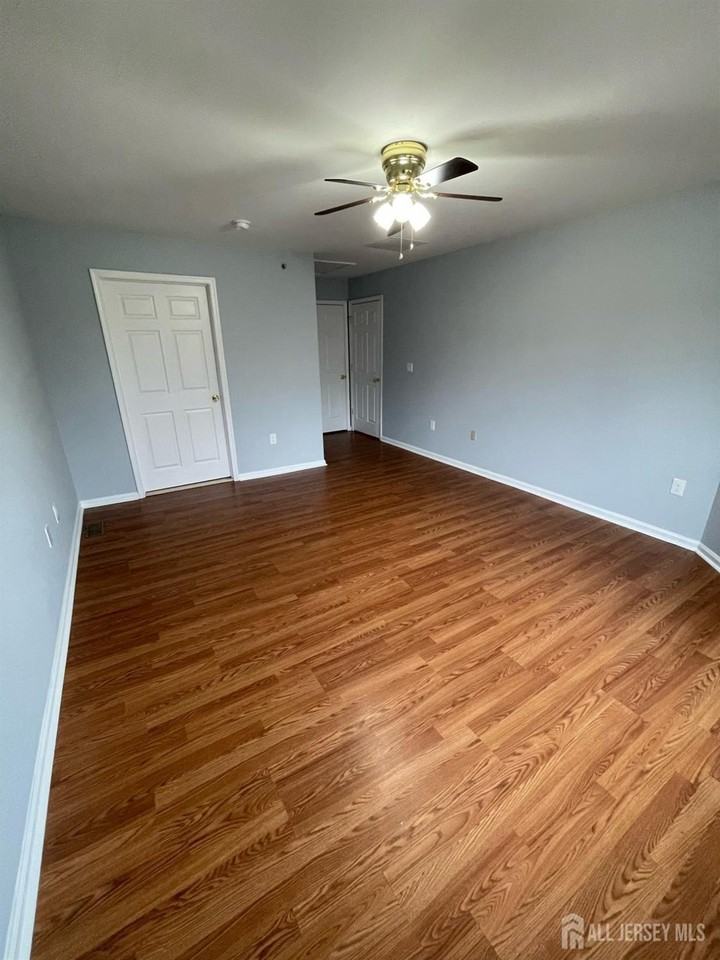 301 Pinelli Dr - Photo 7 of 26