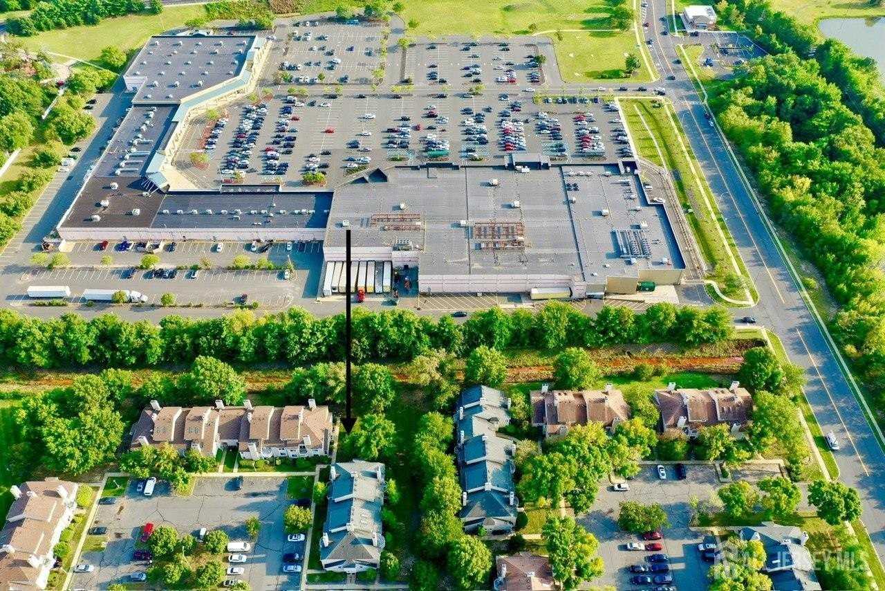 29 Chatham Sq - Photo 2 of 44