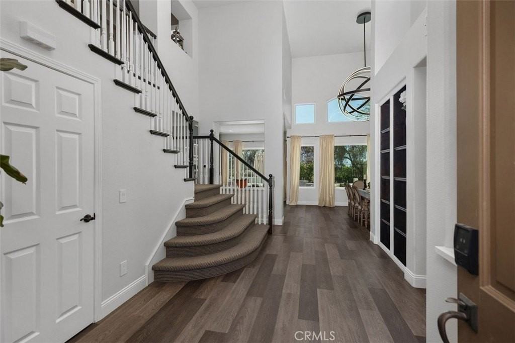 19 Crestview Dr - Photo 3 of 50