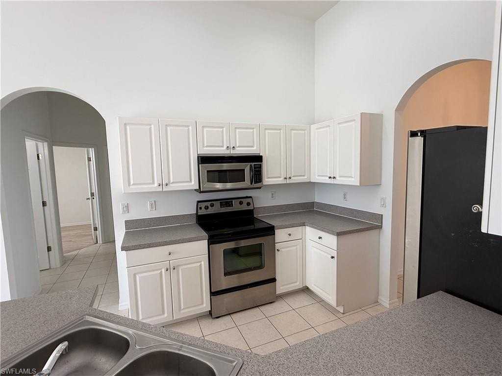 1280 12th Ave Ne - Photo 5 of 24