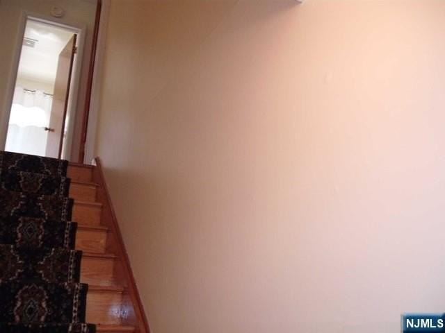 421 Leonhardt Dr 2nd Fl - Photo 3 of 26