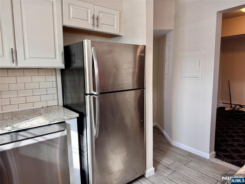 11 N Dean St - Photo 2 of 14