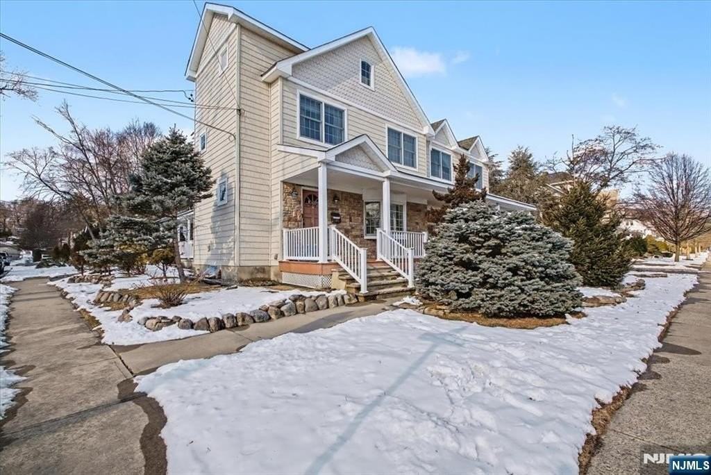 85 Sheridan Ave - Photo 2 of 23