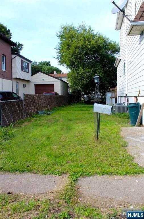 287 Orchard St - Photo 2 of 16