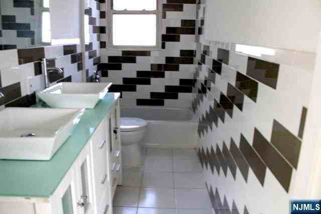 287 Orchard St - Photo 3 of 16