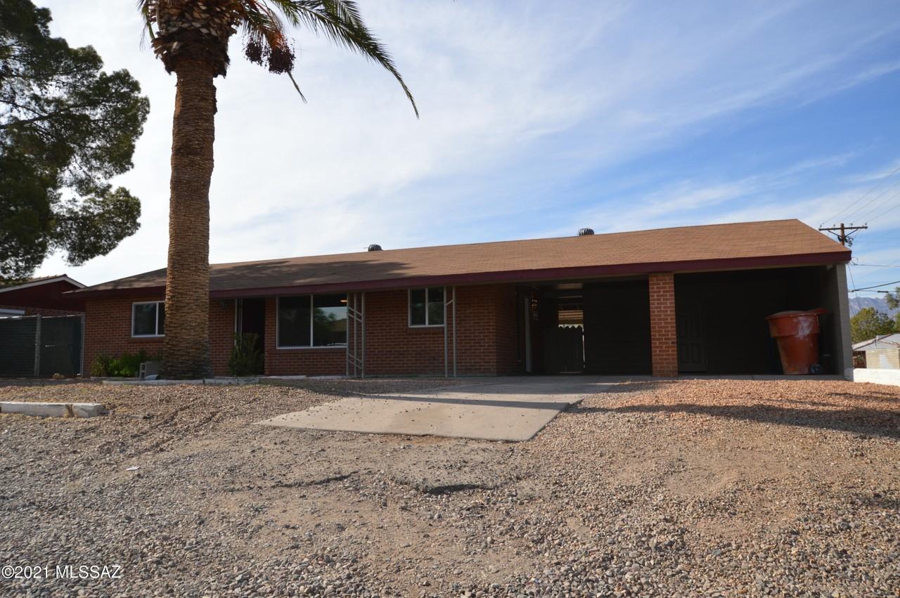 4743 E 13th St - Photo 2 of 19