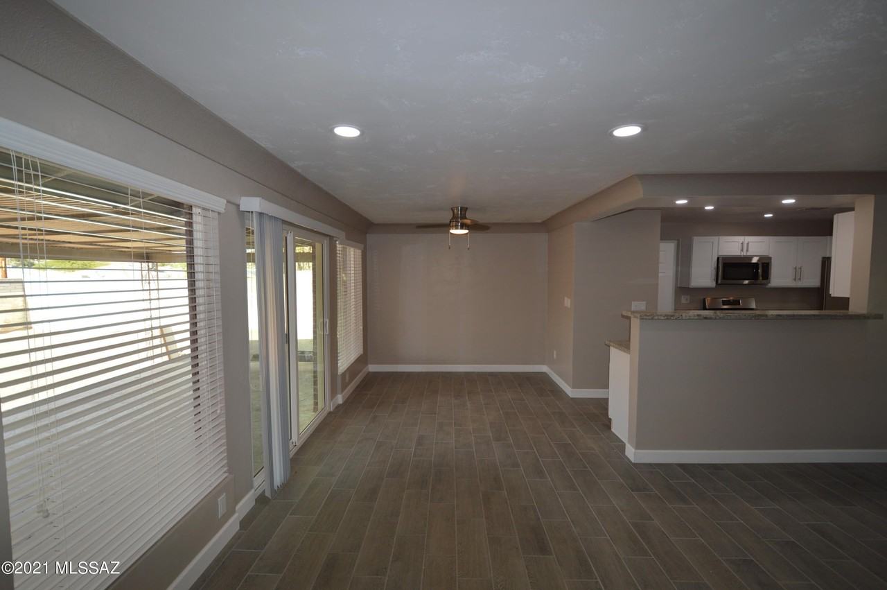 4743 E 13th St - Photo 4 of 19