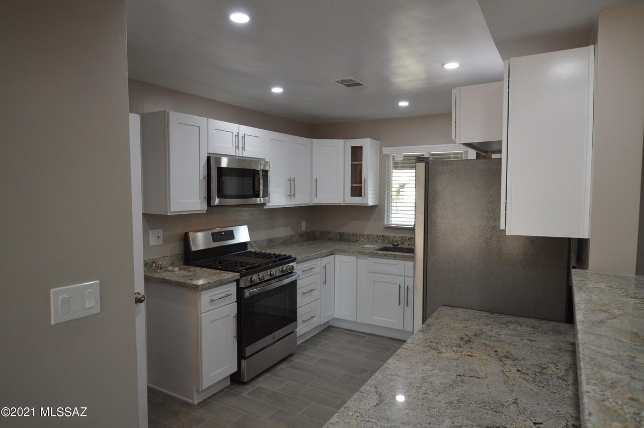 4743 E 13th St - Photo 5 of 19