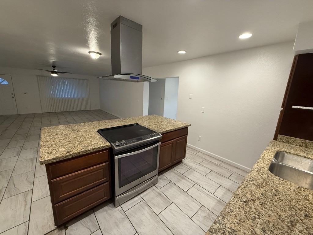 2229 N 58th Dr - Photo 3 of 15