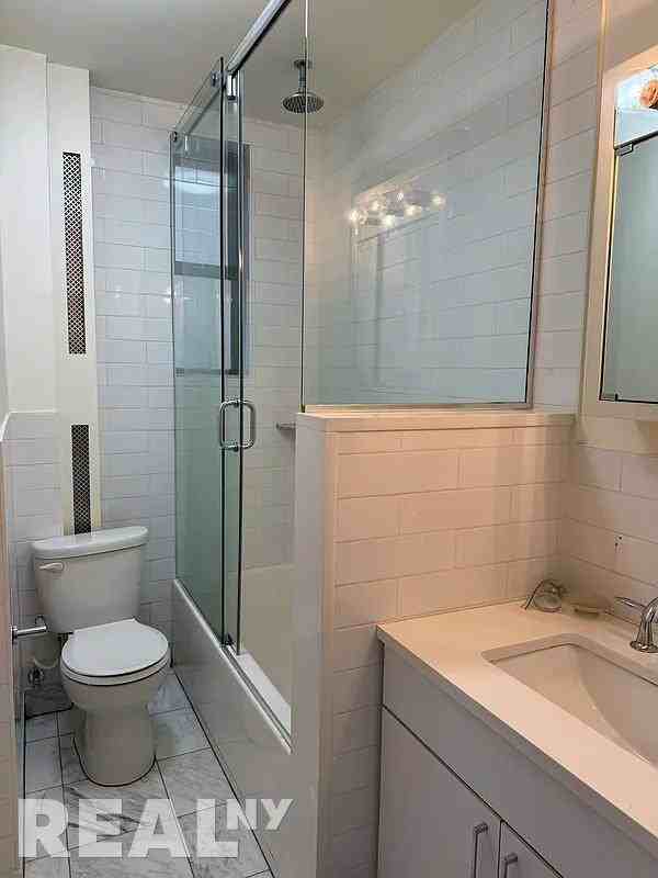 W 68th St #3D - Photo 4 of 5