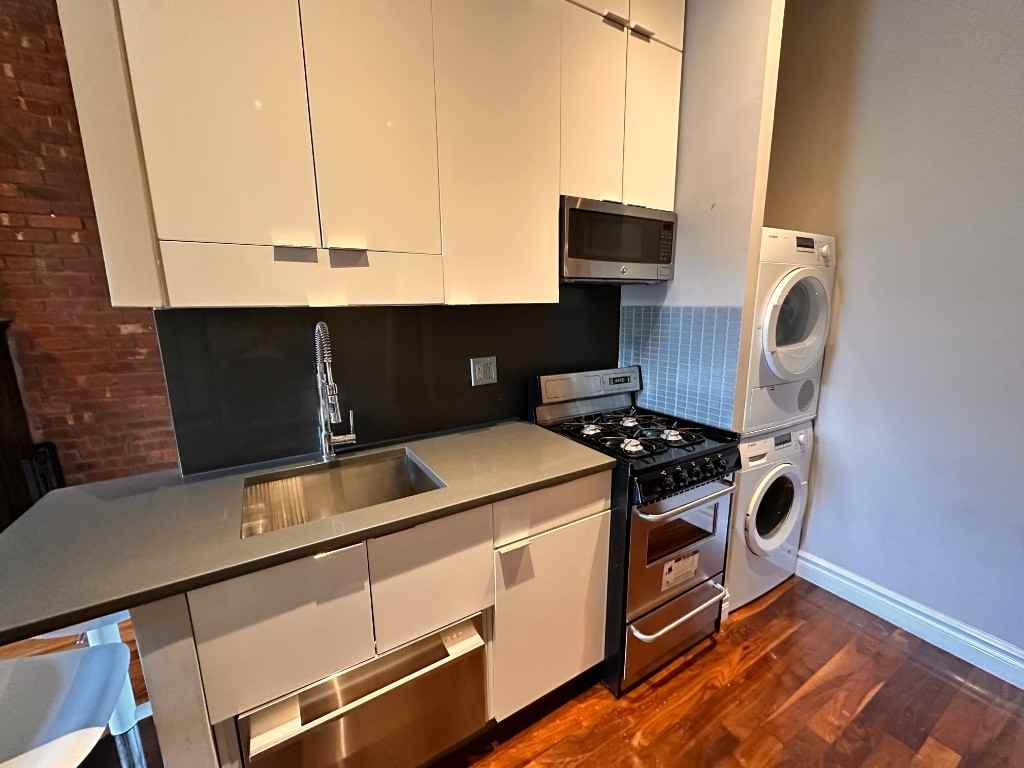 E 75th St #5B - Photo 6 of 7