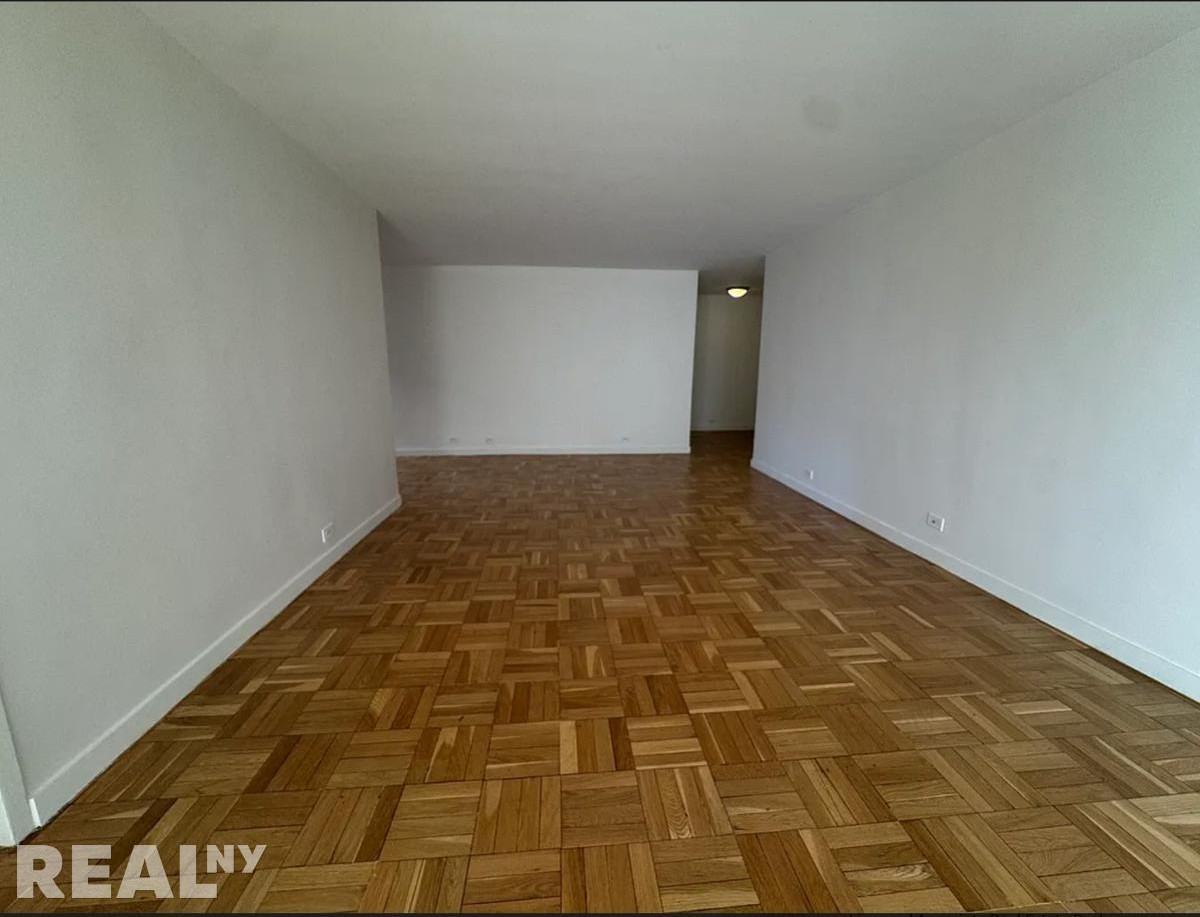 4th Ave #3R - Photo 4 of 8